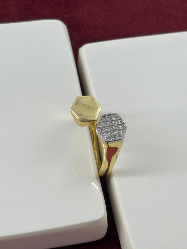 Silver Taşlı Bal Peteği Detaylı Gold Yüzük