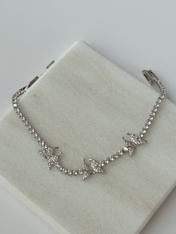 Taşlı Üç Kelebekli Silver Su Yolu Bileklik