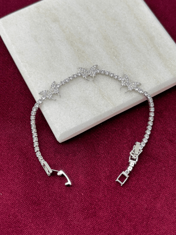 Taşlı Üç Kelebekli Silver Su Yolu Bileklik