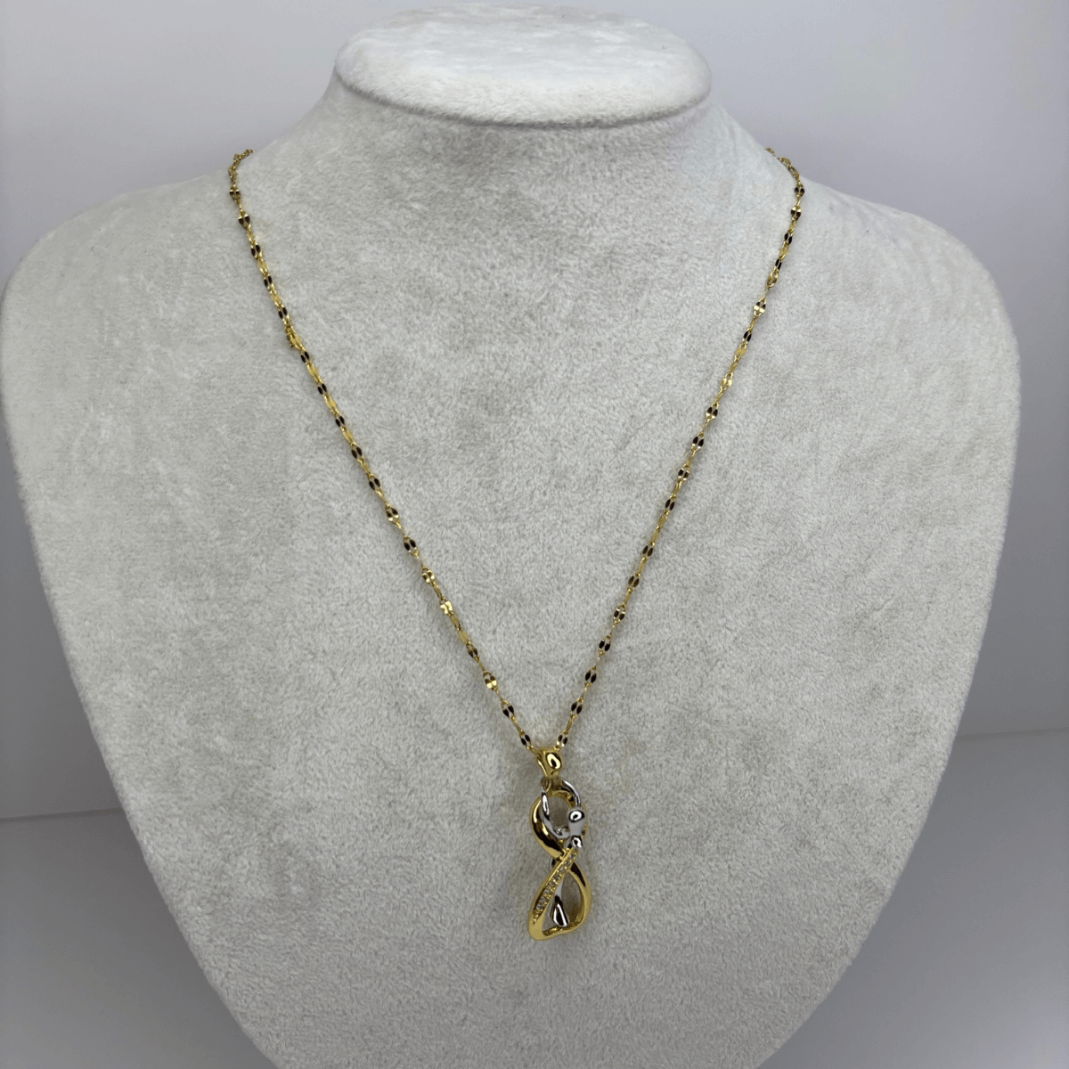 Altın ve Gümüş Birbirine Sarılan Çift Figürlü Gold Kolye