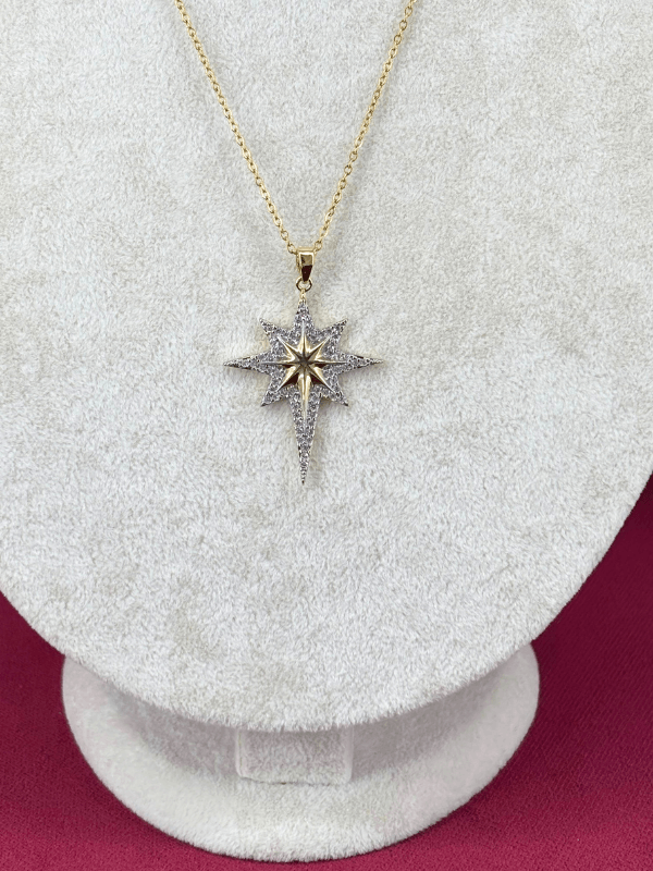 Gümüş Taşlarla Çevrili Altın Detaylı Gold Kutup Yıldızlı Kolye