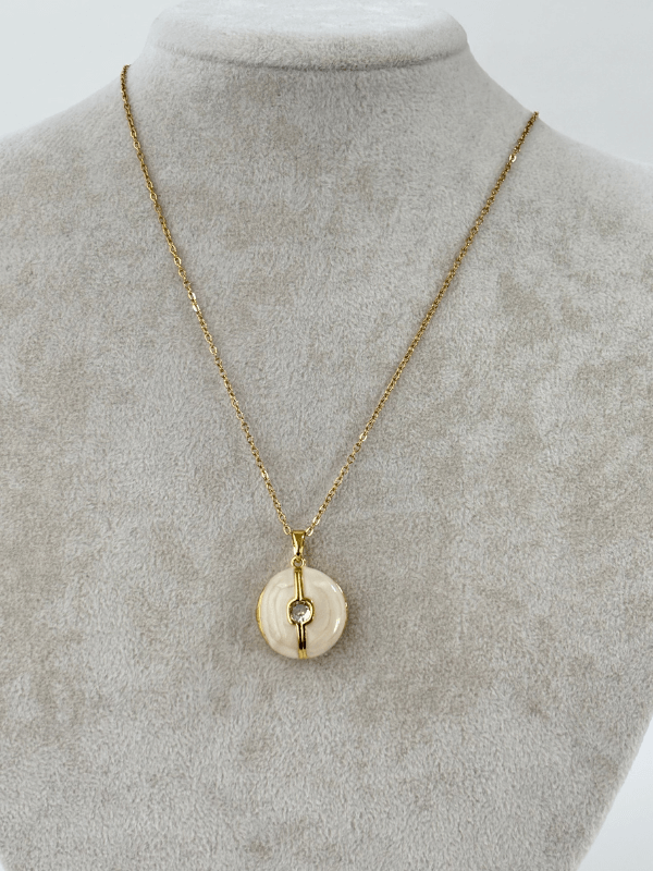 Açılır Kapanır Beyaz Sedef Yansımalı Taşlı Gold Kolye