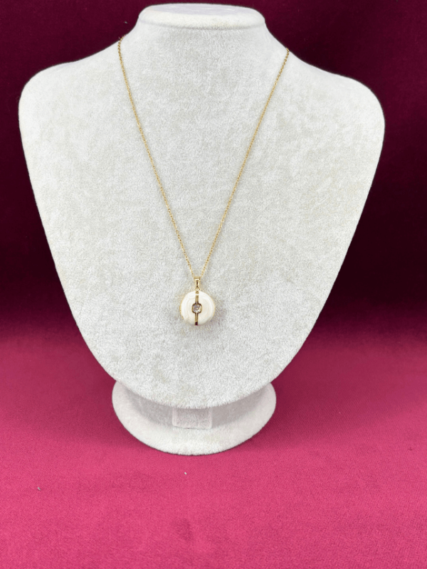 Açılır Kapanır Beyaz Sedef Yansımalı Taşlı Gold Kolye