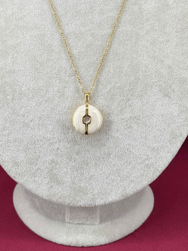 Açılır Kapanır Beyaz Sedef Yansımalı Taşlı Gold Kolye