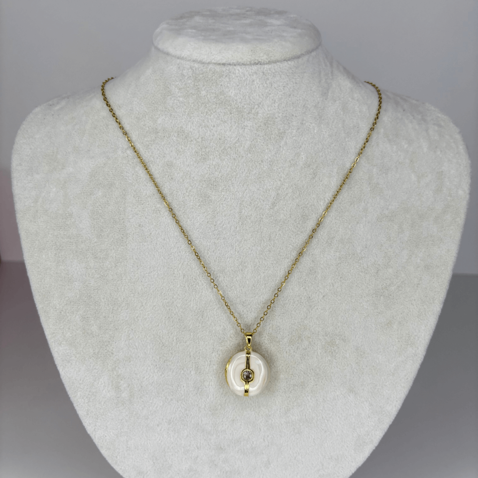 Açılır Kapanır Beyaz Sedef Yansımalı Taşlı Gold Kolye