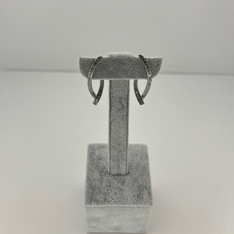 Sarmal Parlak Taşlı ve Silver Renkli Küpe