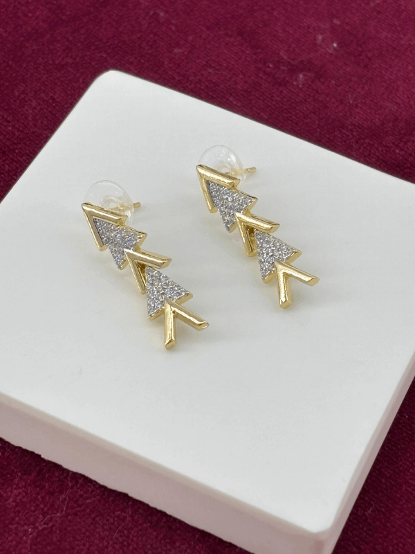 Çift Renkli Ok Detaylı Sallantılı Küpe