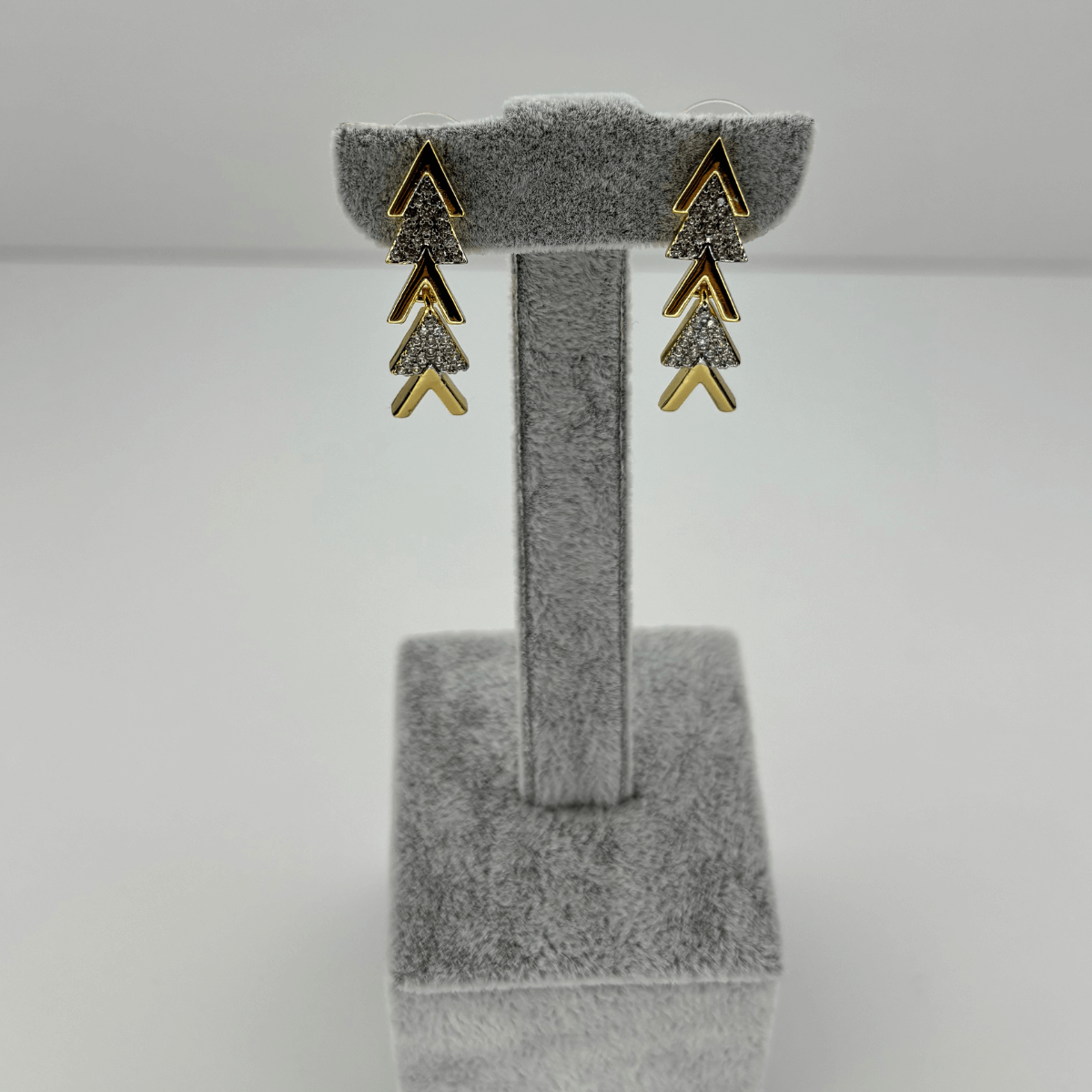 Çift Renkli Ok Detaylı Sallantılı Küpe