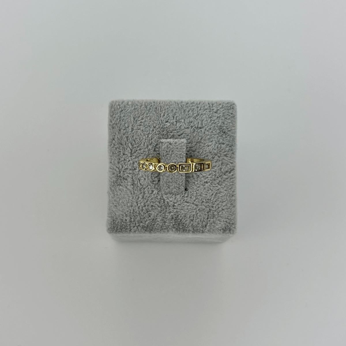 Daire ve Dikdörtgen Şekilli Taşlı Gold Yüzük