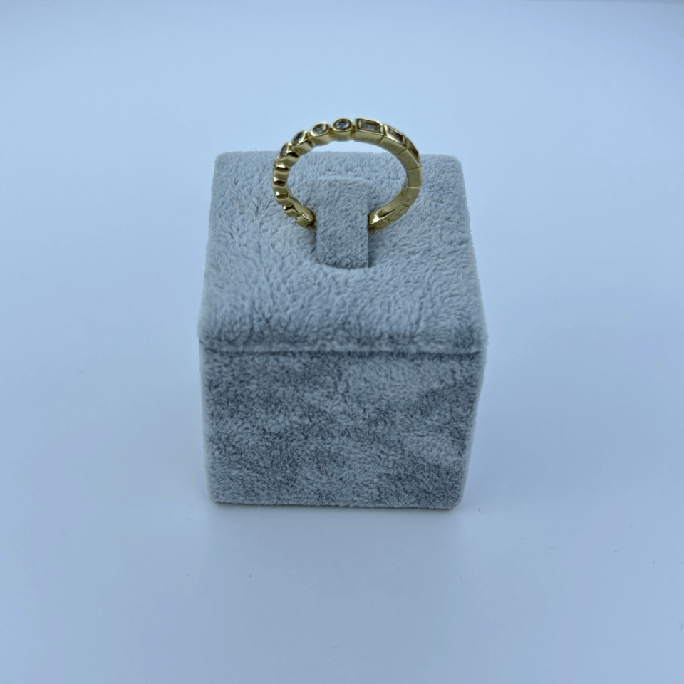 Daire ve Dikdörtgen Şekilli Taşlı Gold Yüzük