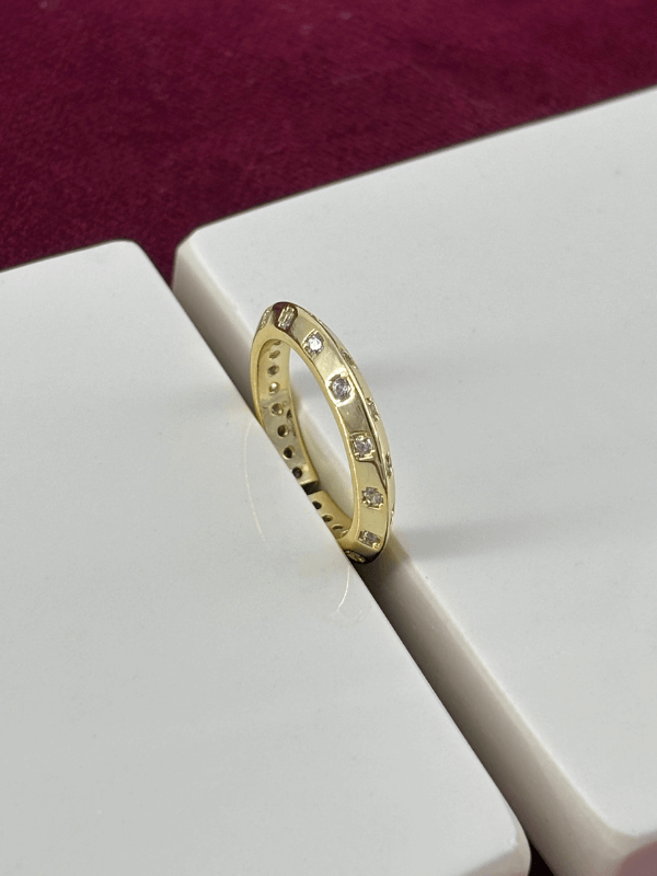 Küçük Taşlı Gold Yüzük