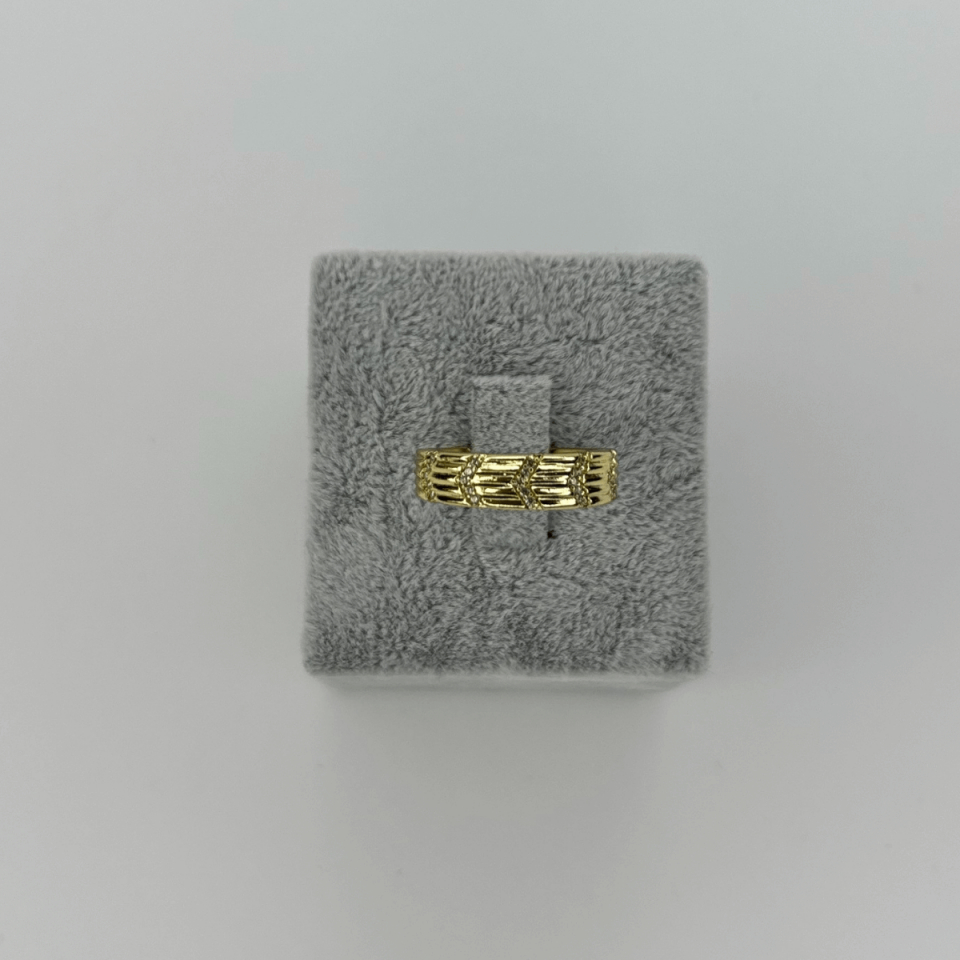 Ok Şekilli ve Taşlı Gold Yüzük