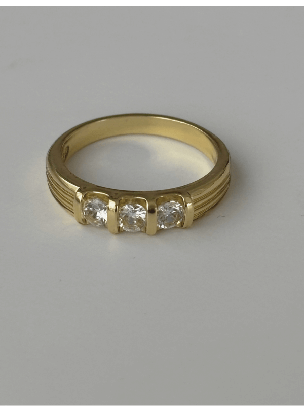 Üç Parlak Taşlı Gold Yüzük