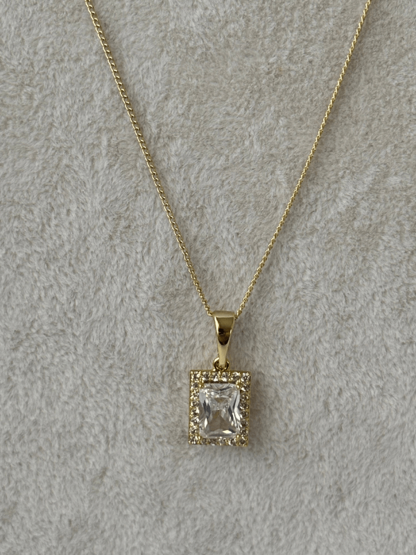 14 K Renginde Swarovski Taşlı Dikdörtgen Şekilli Minimal Gold Kolye