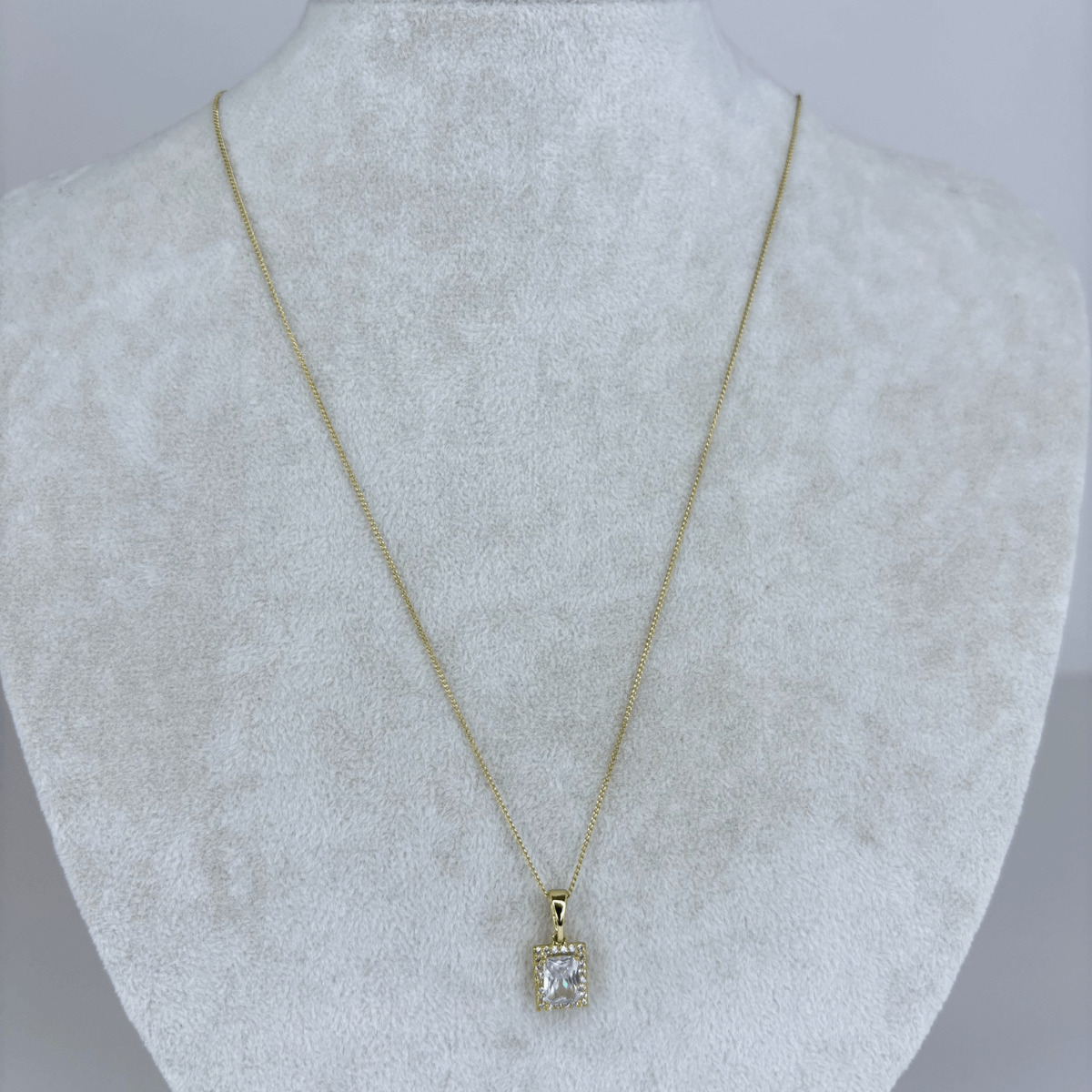 14 K Renginde Swarovski Taşlı Dikdörtgen Şekilli Minimal Gold Kolye