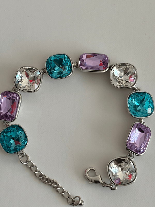 Mavi ve Mor Tonlarında Parlak Taşlı Şekilli Silver İthal Bileklik