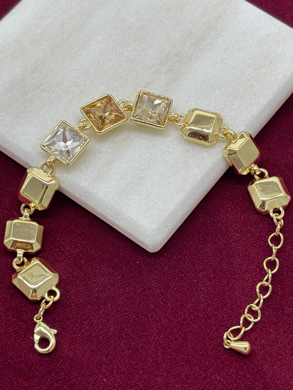 Toprak Tonlarında Parlak Renkli Kare Taşlı Gold İthal Bileklik