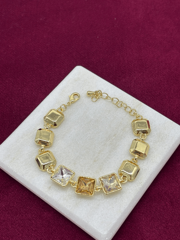Toprak Tonlarında Parlak Renkli Kare Taşlı Gold İthal Bileklik