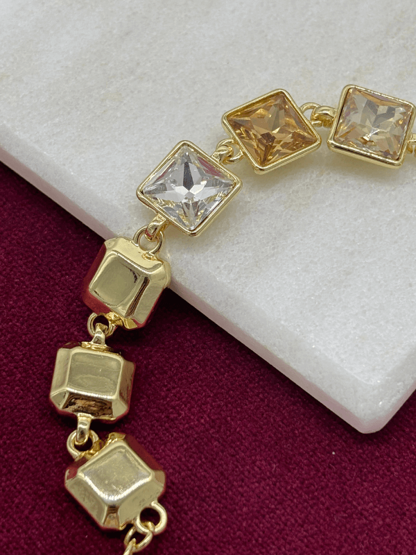 Toprak Tonlarında Parlak Renkli Kare Taşlı Gold İthal Bileklik