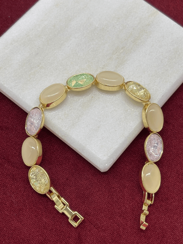 Rengarenk Sedef Yansımalı Oval Şekilli Gold İthal Bileklik