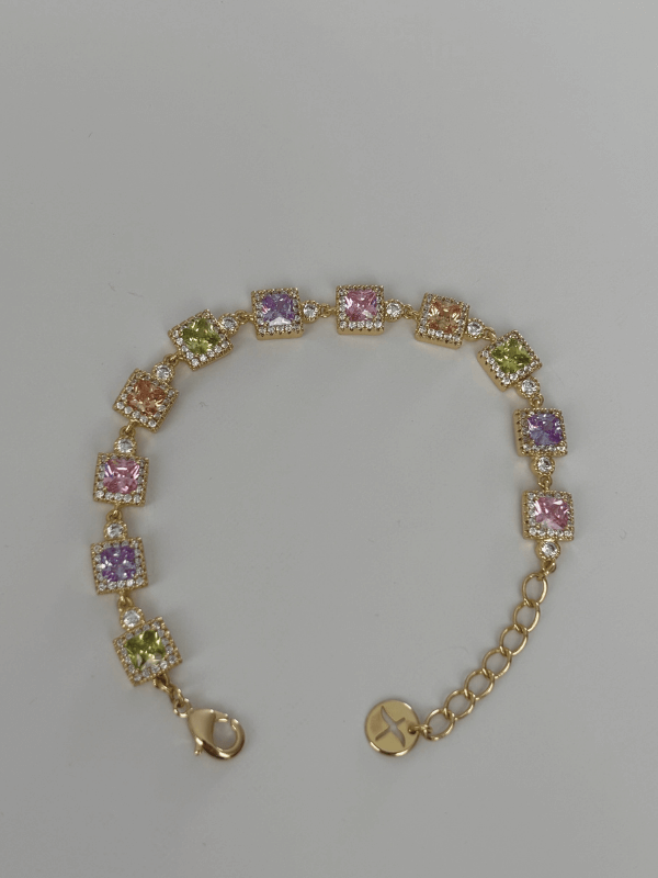 14 K Renginde Renkli Swarovski Taşlı Kare Şekilli Gold Bileklik