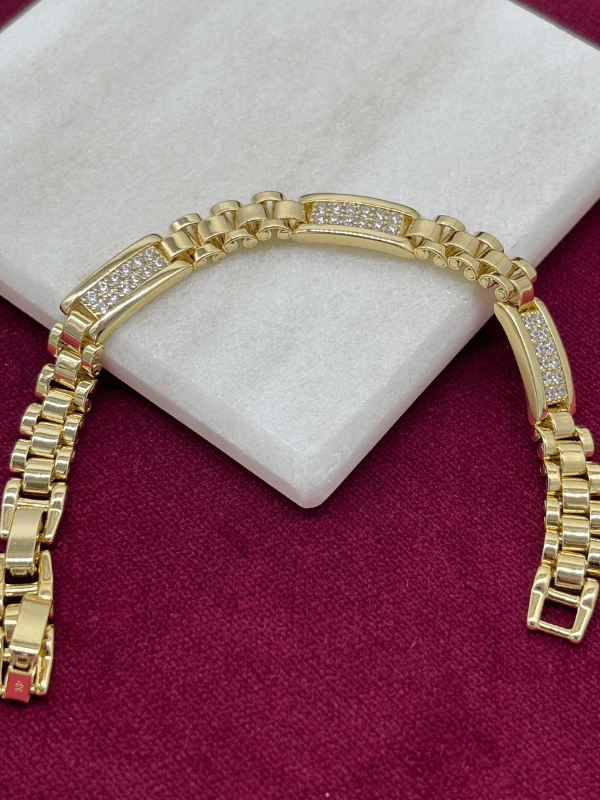 14 K Renginde Minik Taşlarla Kaplı Üç Dikdörtgen Şekilli Gold Bileklik 