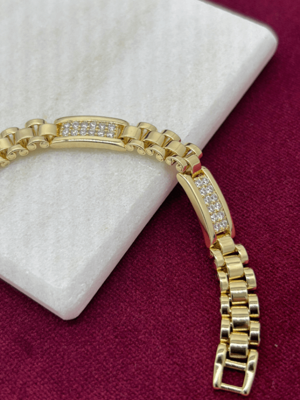 14 K Renginde Minik Taşlarla Kaplı Üç Dikdörtgen Şekilli Gold Bileklik 