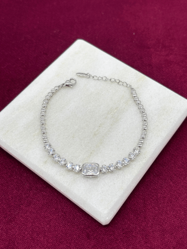 Dikdörtgen ve Daire Şekilli Swarovski Taşlı Silver Bileklik