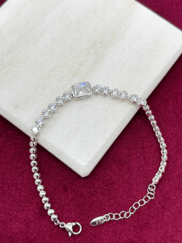Dikdörtgen ve Daire Şekilli Swarovski Taşlı Silver Bileklik