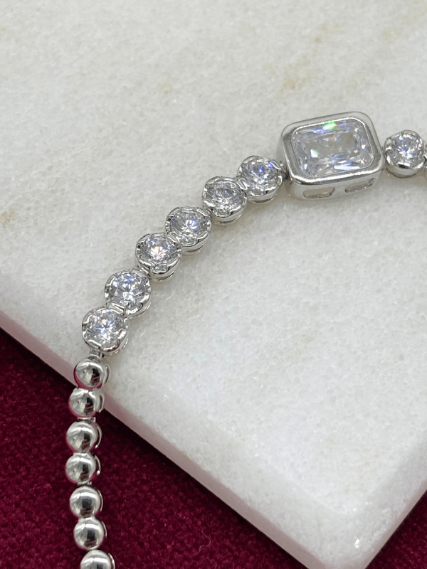 Dikdörtgen ve Daire Şekilli Swarovski Taşlı Silver Bileklik