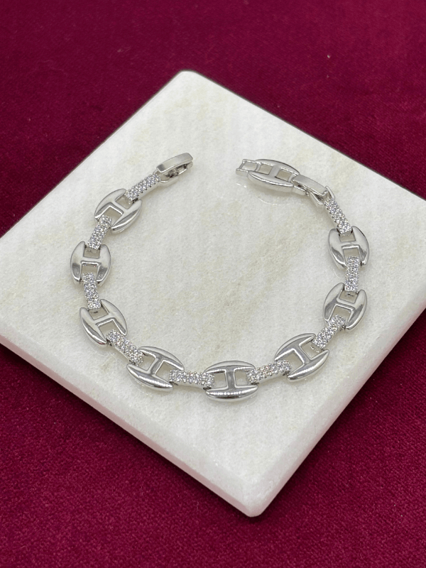 Taşlı ve Parlak Birbirine Geçme Model Silver Bileklik