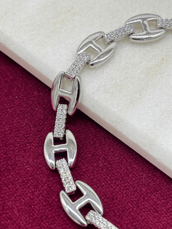 Taşlı ve Parlak Birbirine Geçme Model Silver Bileklik