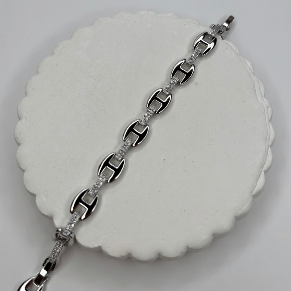 Taşlı ve Parlak Birbirine Geçme Model Silver Bileklik