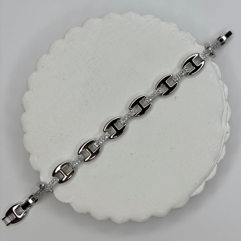 Taşlı ve Parlak Birbirine Geçme Model Silver Bileklik