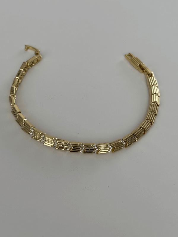 14 K Renginde Minimal Taşlı Ok Şeklinde Çift Renkli Bileklik