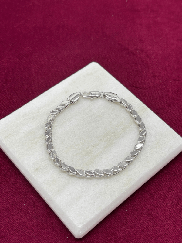 Yaprak Şekilli Parlak Silver Bileklik