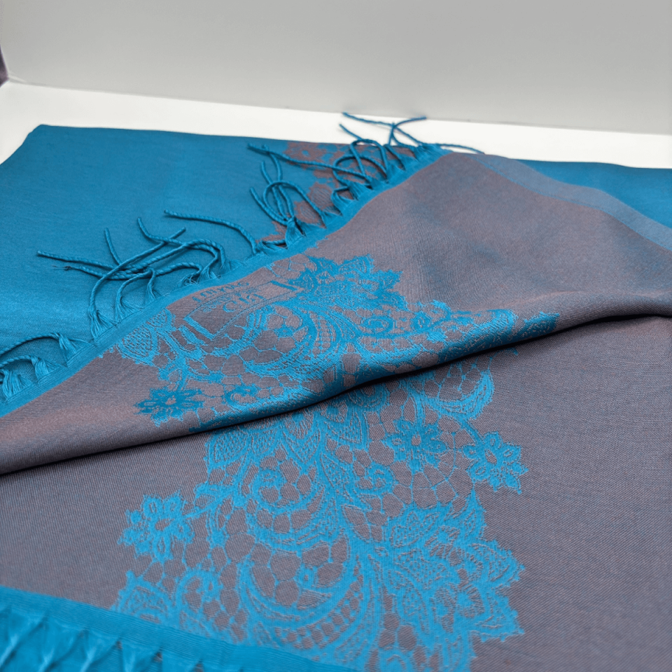 Mavi-Gri Tonlarında Deseneli İnce Şal