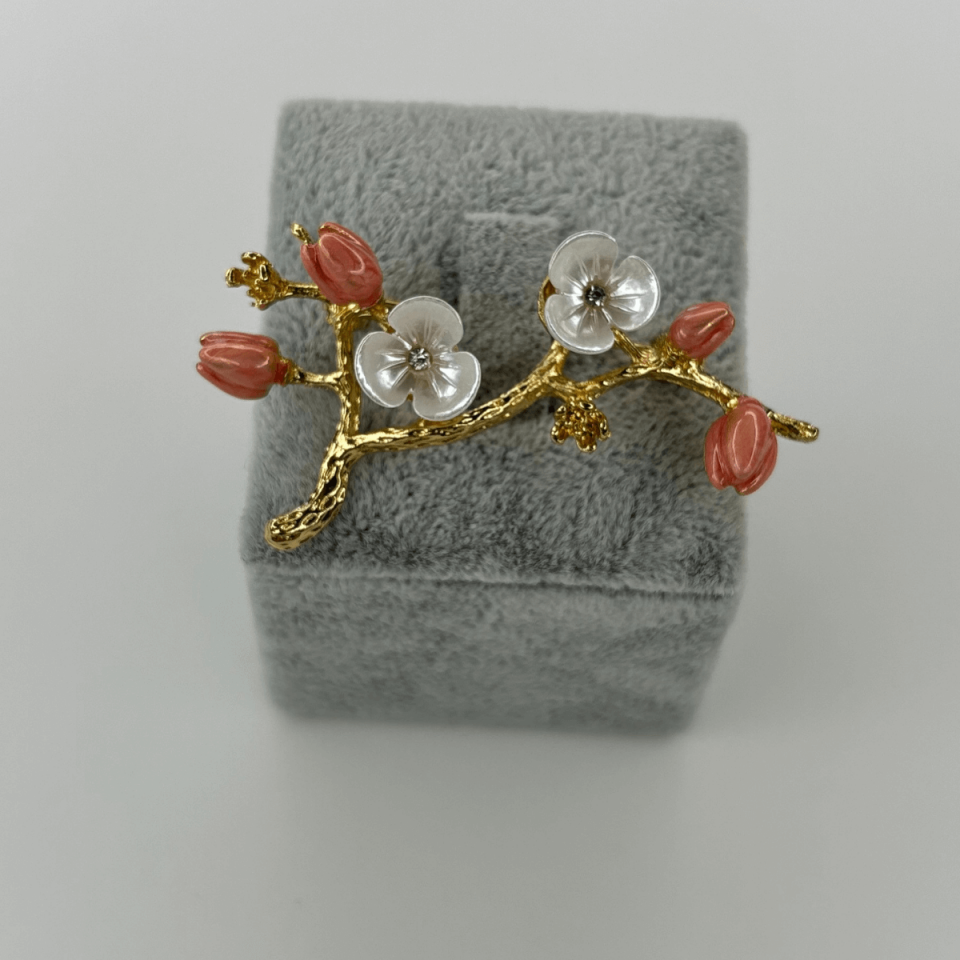 Pembe ve Beyaz Sakura Çiçekli Gold Broş