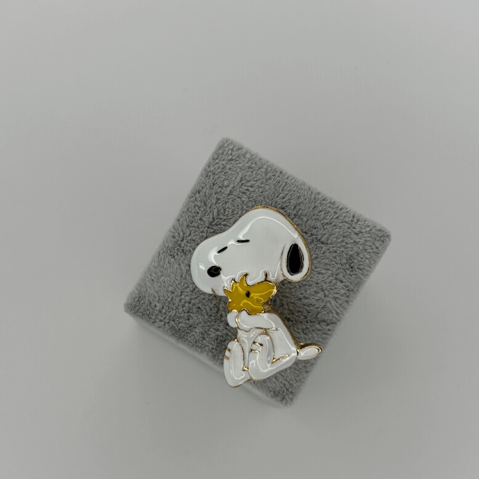 Snoopy Figürlü Gold Broş