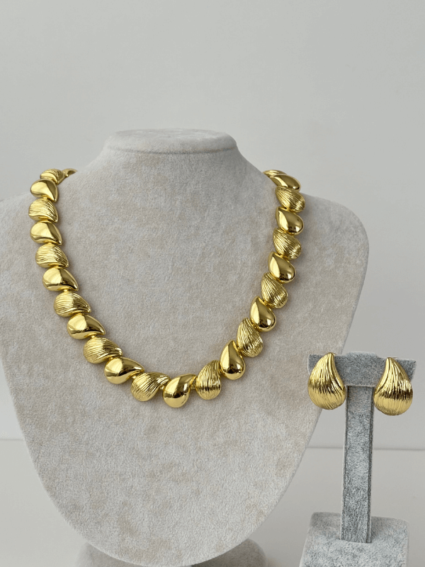 Parlak ve Desenli Altın Renkli Damla Şekilli Gold Set