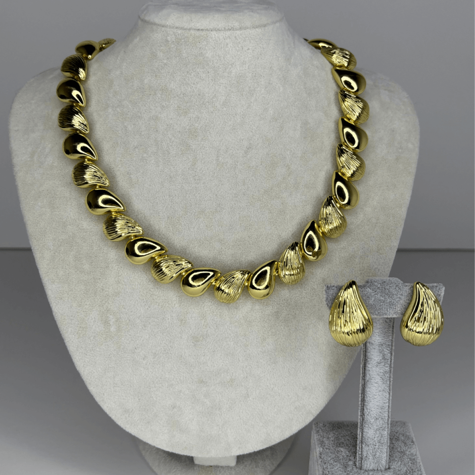 Parlak ve Desenli Altın Renkli Damla Şekilli Gold Set