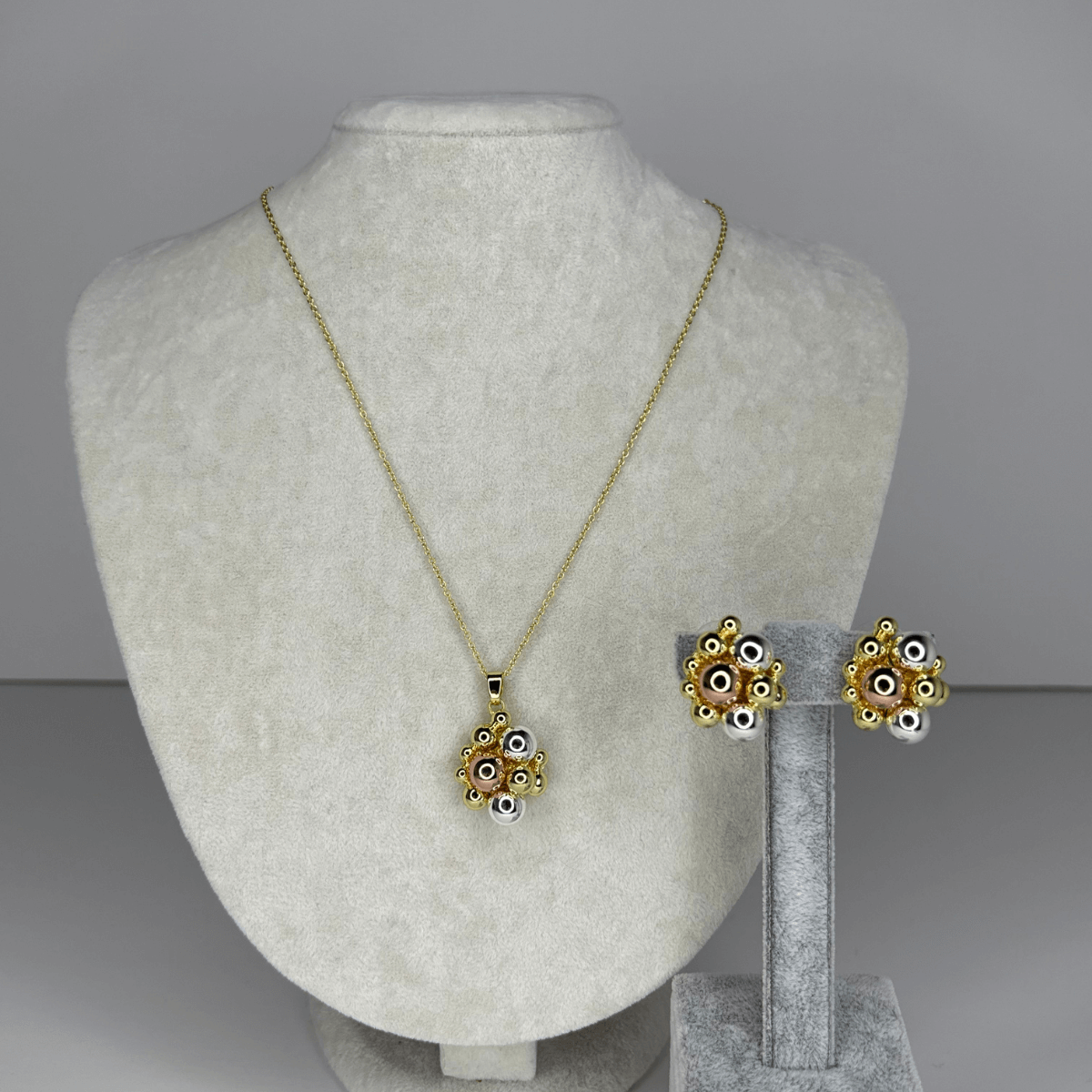 Üç Renkli Topçuk Şekilli Gold Set