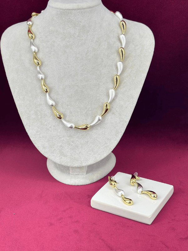 Beyaz ve Altın Renkli İnce Damla Şekilli Set