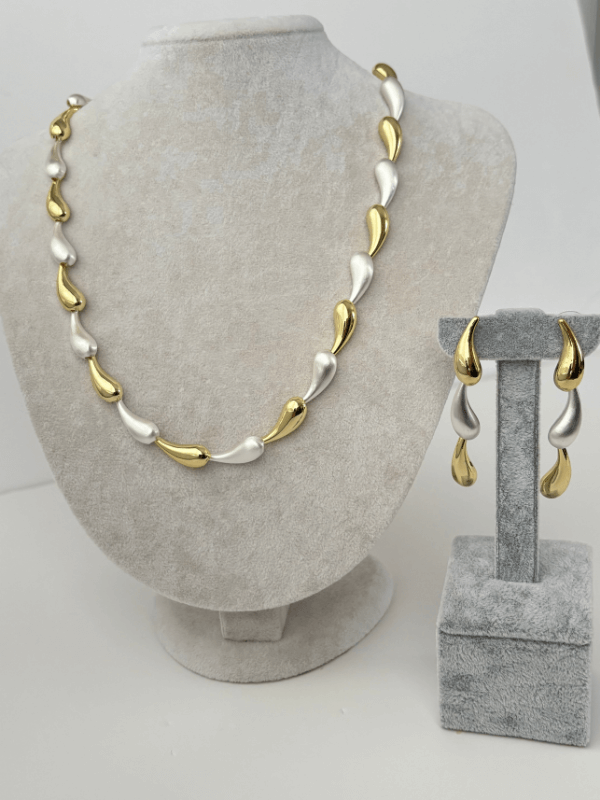 Beyaz ve Altın Renkli İnce Damla Şekilli Set