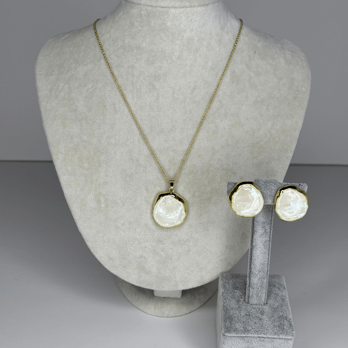 Beyaz Sedef Yansımalı Gold Renkli Set