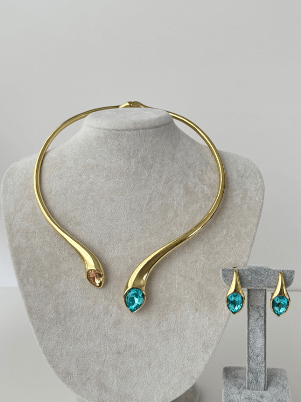 Kahverengi ve Mavi Renklerinde Parlak Taşlı Gold Set