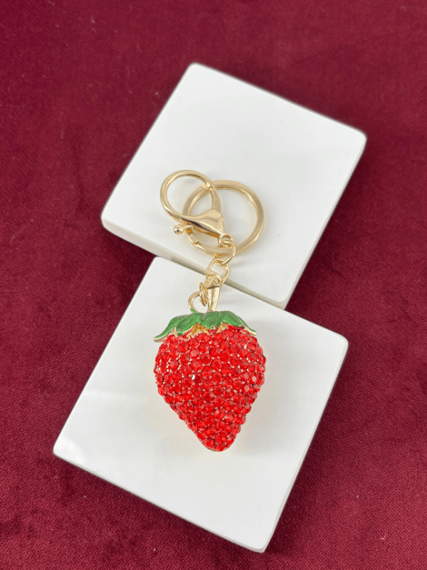 Parlak Minik Taşlı Çilek Figürlü Çanta Aksesuarı