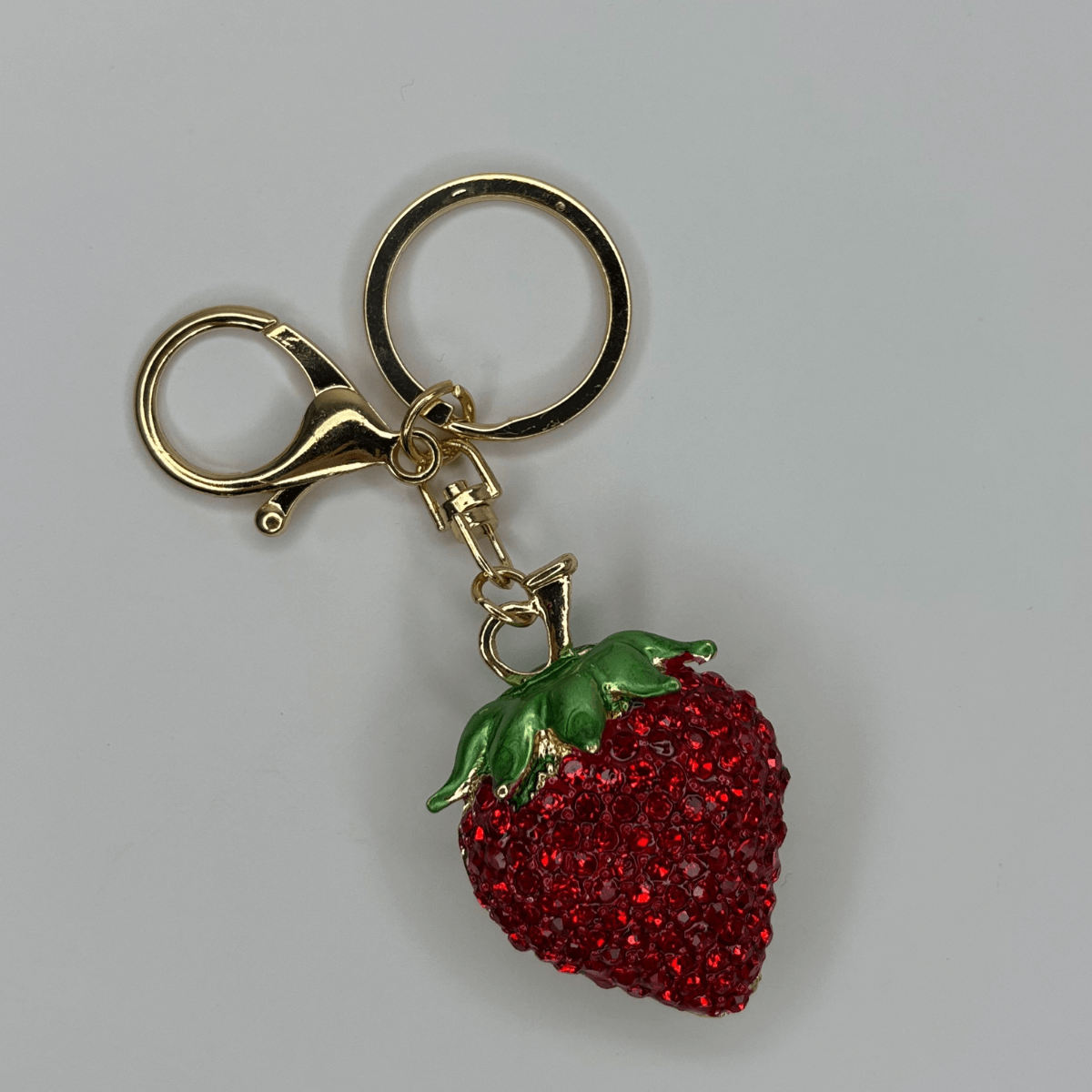 Parlak Minik Taşlı Çilek Figürlü Çanta Aksesuarı