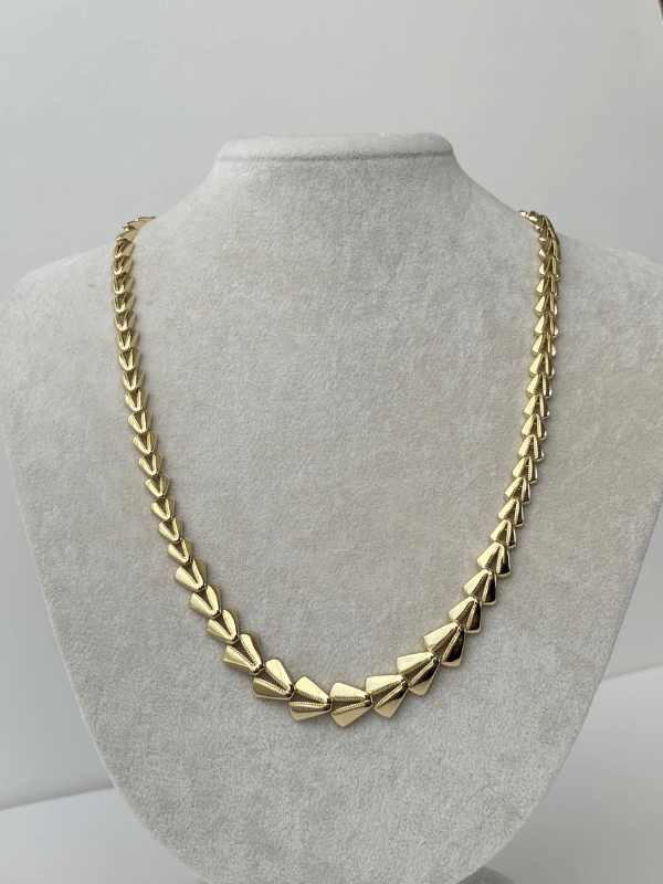 14 K Renginde Küçükten Büyüğe V Şekilli Gold Kolye 50 cm