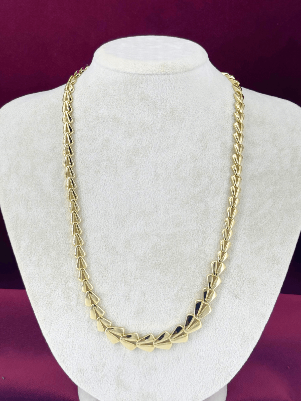 14 K Renginde Küçükten Büyüğe V Şekilli Gold Kolye 50 cm